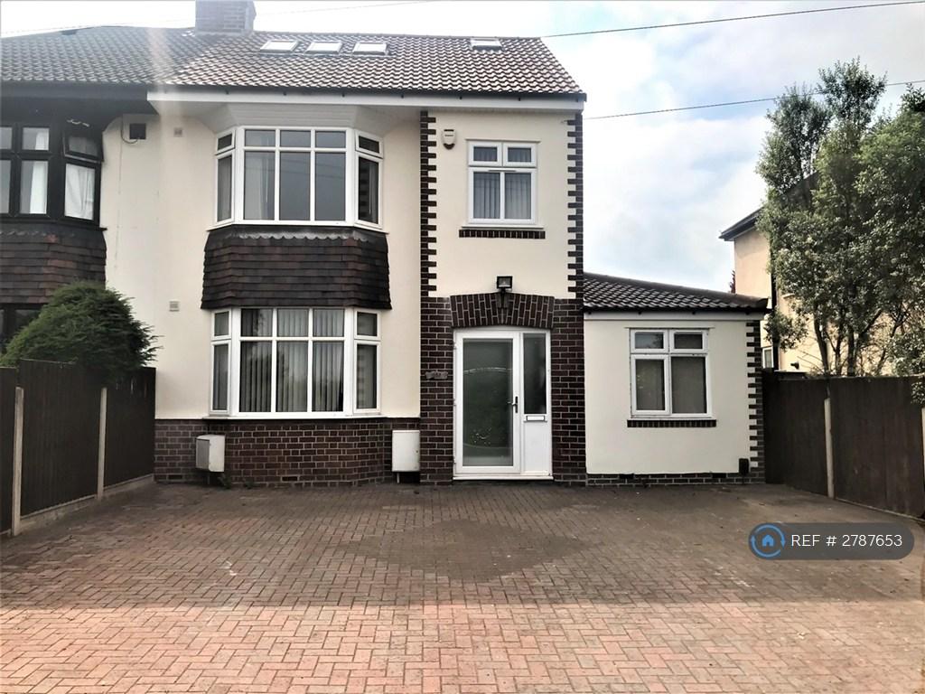 Front Of House/Driveway