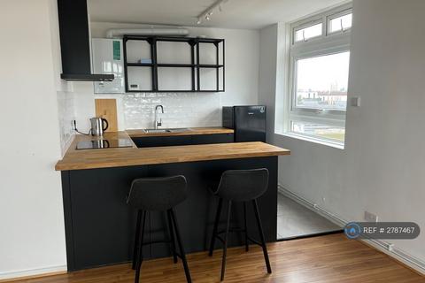 1 bedroom flat to rent, Silverburn House, London, SW9