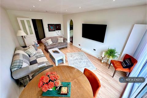 2 bedroom flat to rent, Holders Hill Road, London, NW4