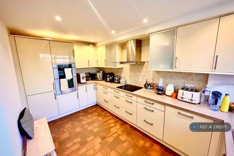 2 bedroom flat to rent, Holders Hill Road, London, NW4