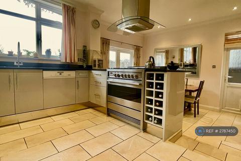 5 bedroom semi-detached house to rent, Buckingham Avenue, London, N20