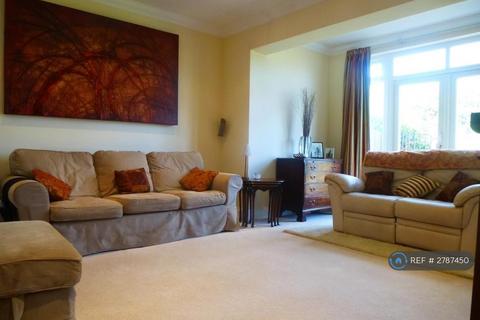 5 bedroom semi-detached house to rent, Buckingham Avenue, London, N20