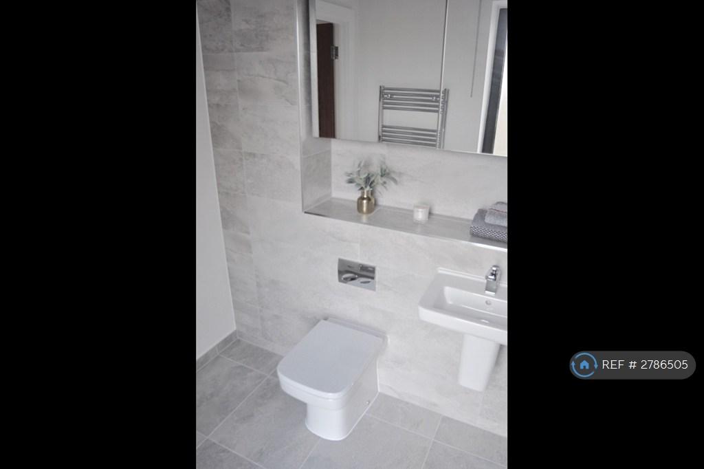 Master Bedroom En Suite