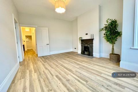 2 bedroom flat to rent, Nether Street, London, N3