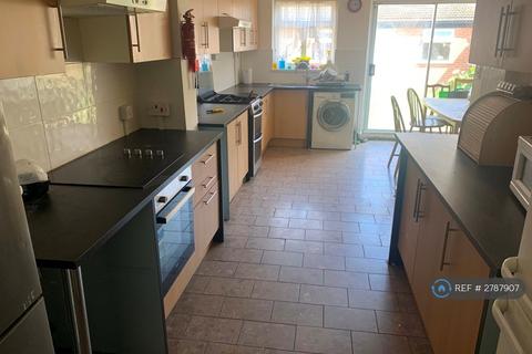 1 bedroom in a house share to rent, Grosvenor Road, Ilford, IG1