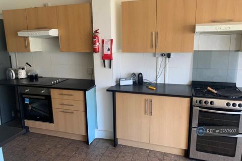 1 bedroom in a house share to rent, Grosvenor Road, Ilford, IG1