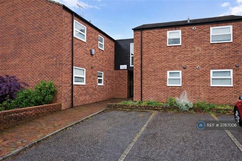 1 bedroom flat to rent, Lytton Close, Debden, IG10
