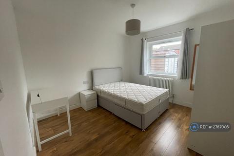 1 bedroom flat to rent, Lytton Close, Debden, IG10