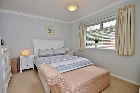 3 bedroom terraced house for sale, Glentanner Way, SW17 0PQ