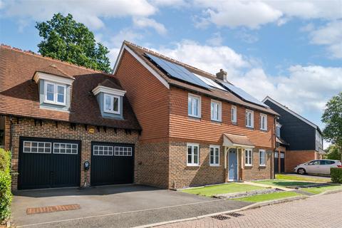 5 bedroom detached house for sale, Chalkfield Road, Horley