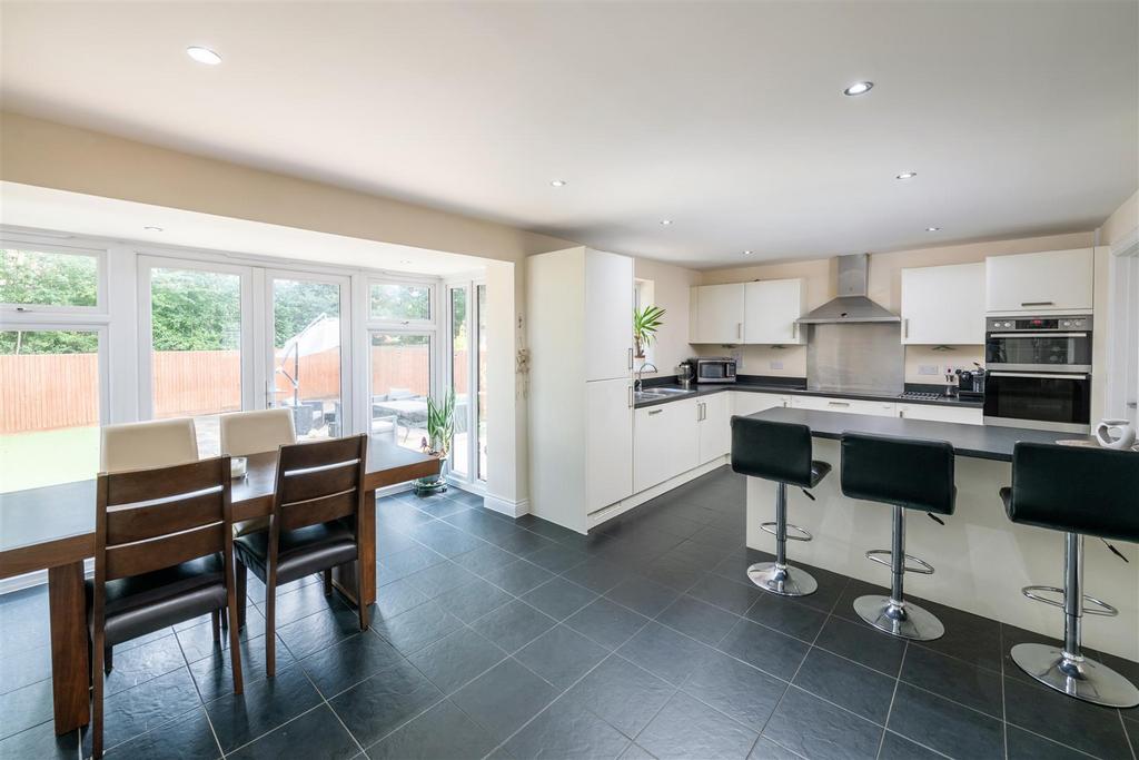 Kitchen 1.jpg