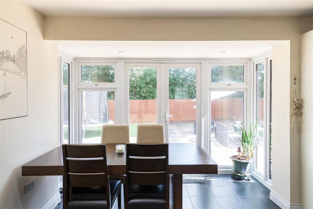 Dining Area.jpg