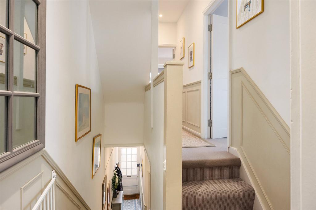 Landing/Stairwell