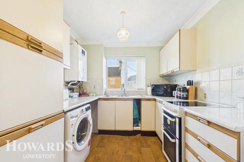 2 bedroom flat for sale, Fen Court, Lowestoft