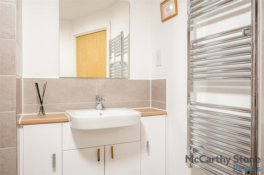 8677839-interior08.jpg