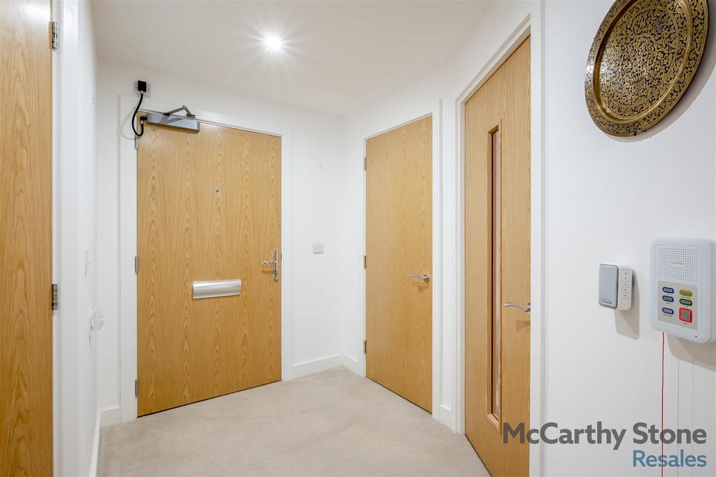 8677839-interior03.jpg