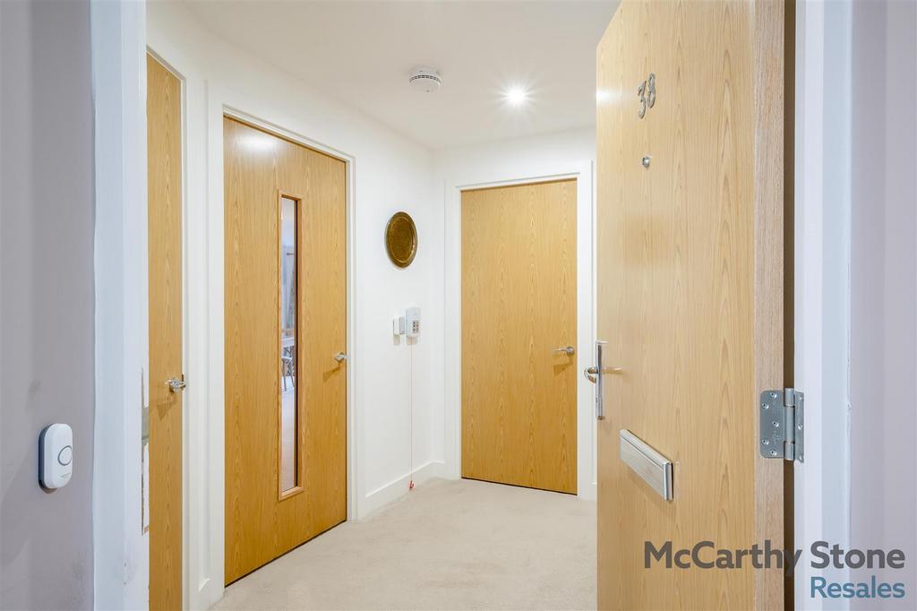 8677839-interior05.jpg