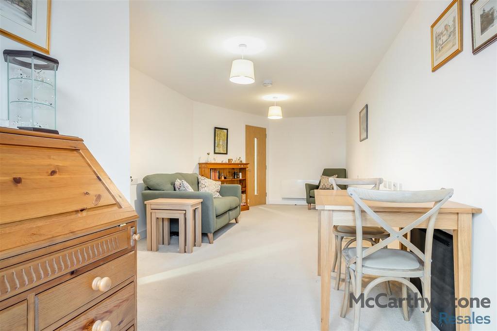 8677839-interior17.jpg
