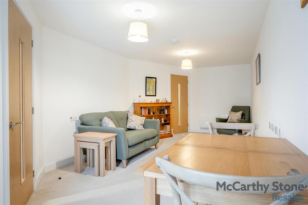 8677839-interior18.jpg