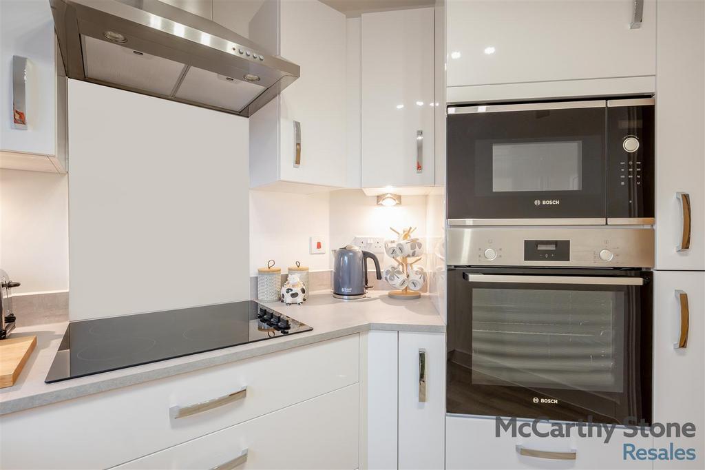 8677839-interior22.jpg