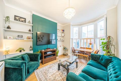 2 bedroom flat for sale, Garratt Lane, London SW17