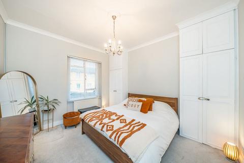 2 bedroom flat for sale, Garratt Lane, London SW17