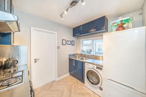 2 bedroom flat for sale, Garratt Lane, London SW17