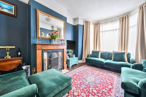2 bedroom apartment for sale, Rayleigh Avenue, Westcliff-on-Sea, Essex