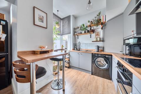 2 bedroom apartment for sale, Rayleigh Avenue, Westcliff-on-Sea, Essex