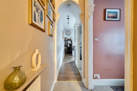 2 bedroom apartment for sale, Rayleigh Avenue, Westcliff-on-Sea, Essex