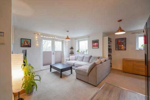 2 bedroom flat for sale, Sycamore Court, Carrington Lane, Sale, M33