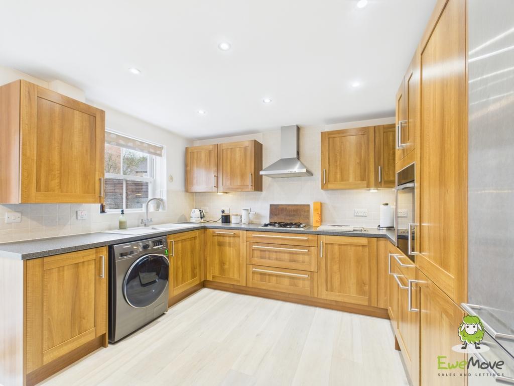 Ewe Move Estate Agents Basingstoke - Avington Way