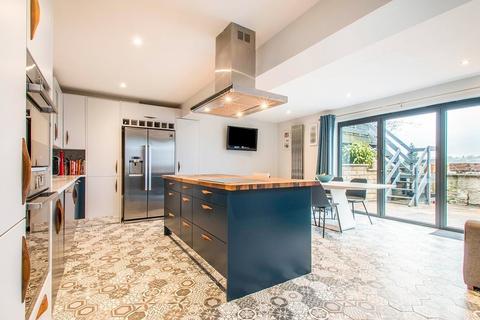 5 bedroom detached house for sale, Wood Lane, Batley WF17
