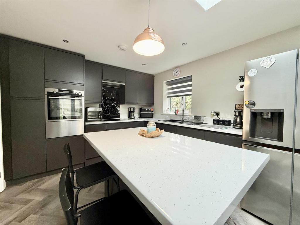 Kitchen2.jpg