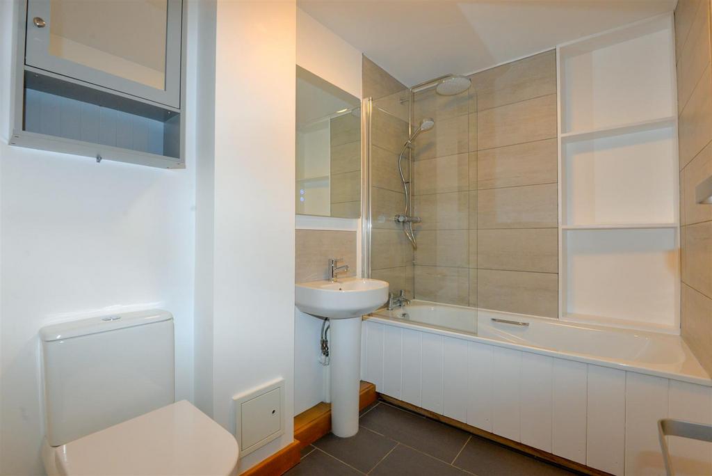 Bathroom 1.jpg