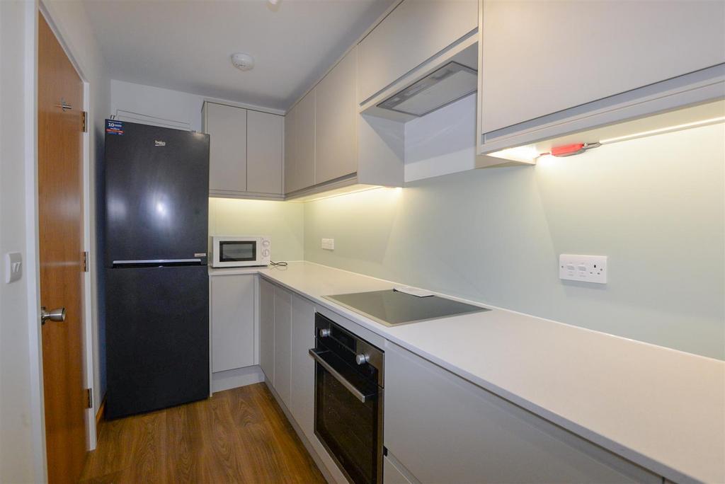 Kitchen 2.jpg