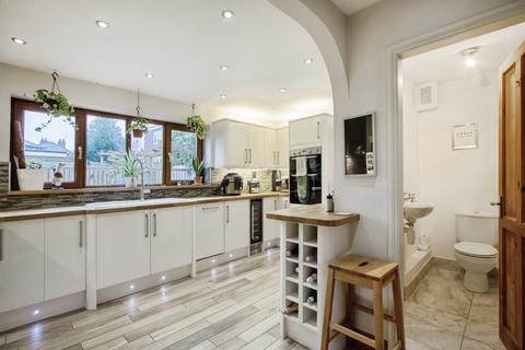4 bedroom detached house for sale, Church Road, West Yorkshire WF6