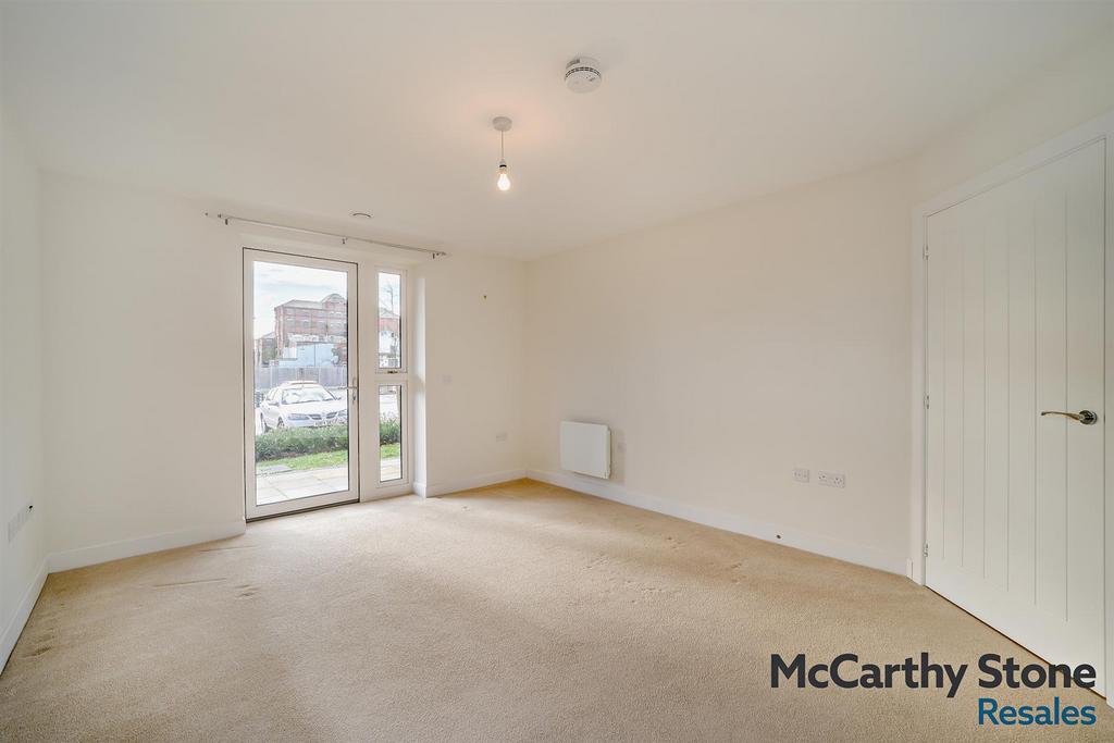 8677868-interior02-800.jpg
