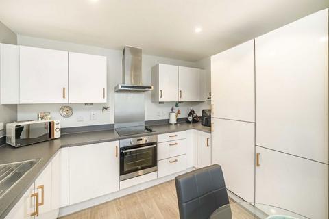 1 bedroom flat for sale, Broomhill Road, London SW18