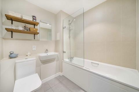 1 bedroom flat for sale, Broomhill Road, London SW18