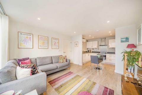 1 bedroom flat for sale, Broomhill Road, London SW18
