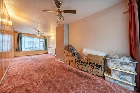 3 bedroom semi-detached house for sale, Banbury,  Oxfordshire,  OX16
