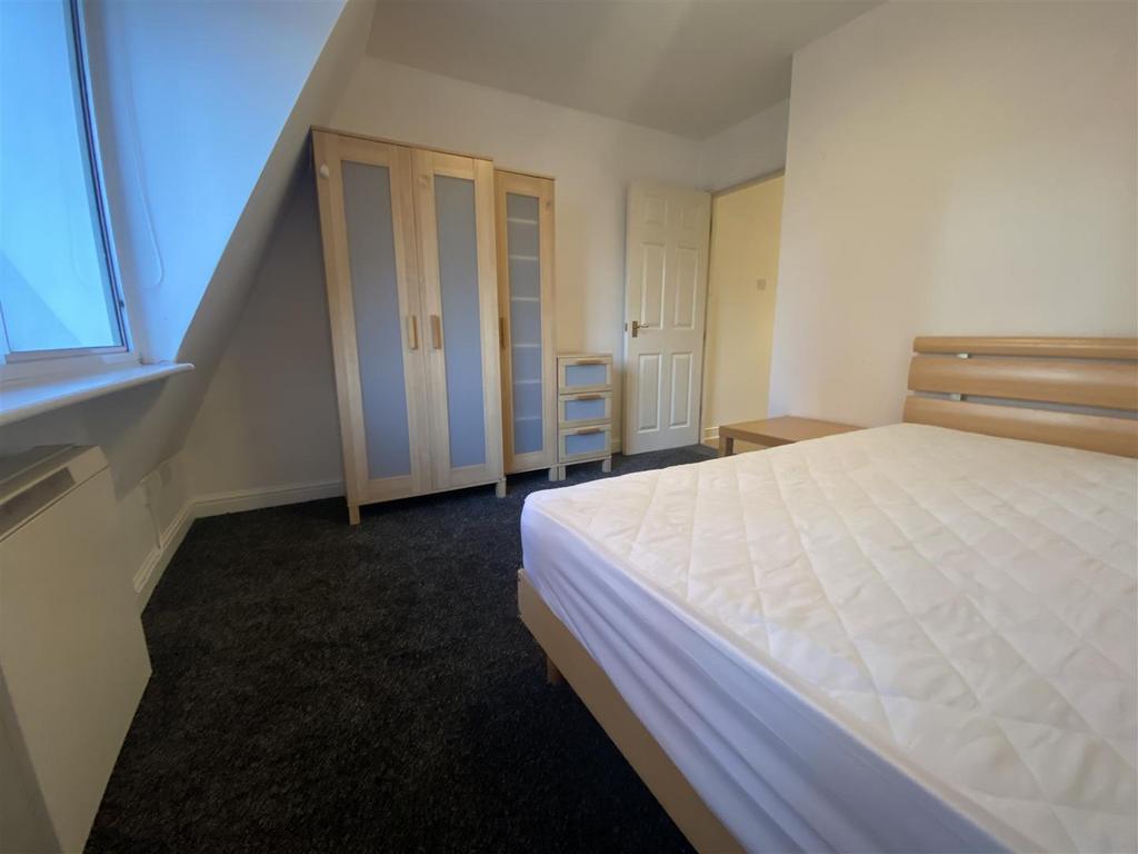 1st Bedroom (3).jpeg