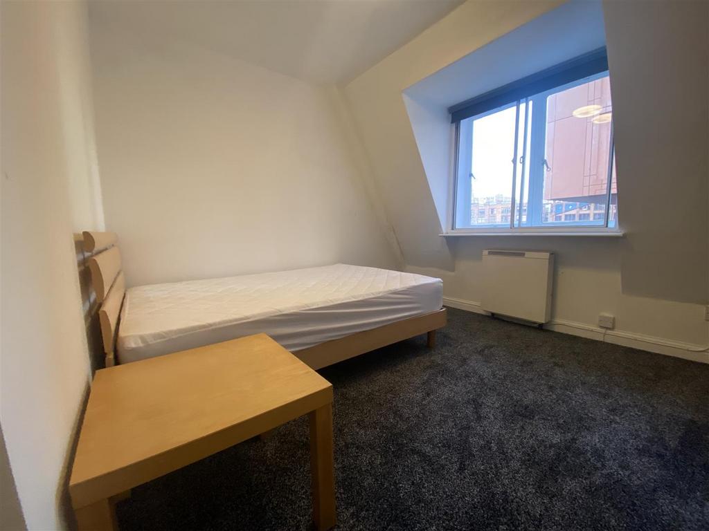 1st Bedroom (4).jpeg