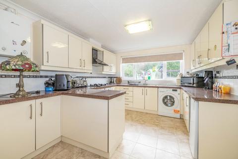 2 bedroom bungalow for sale, Sturry Road, Sturry, Canterbury, CT1