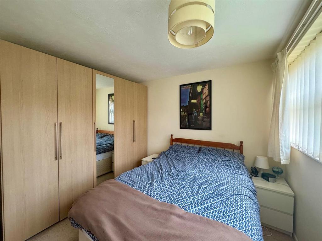 15 Chestnut bedroom 1.jpg
