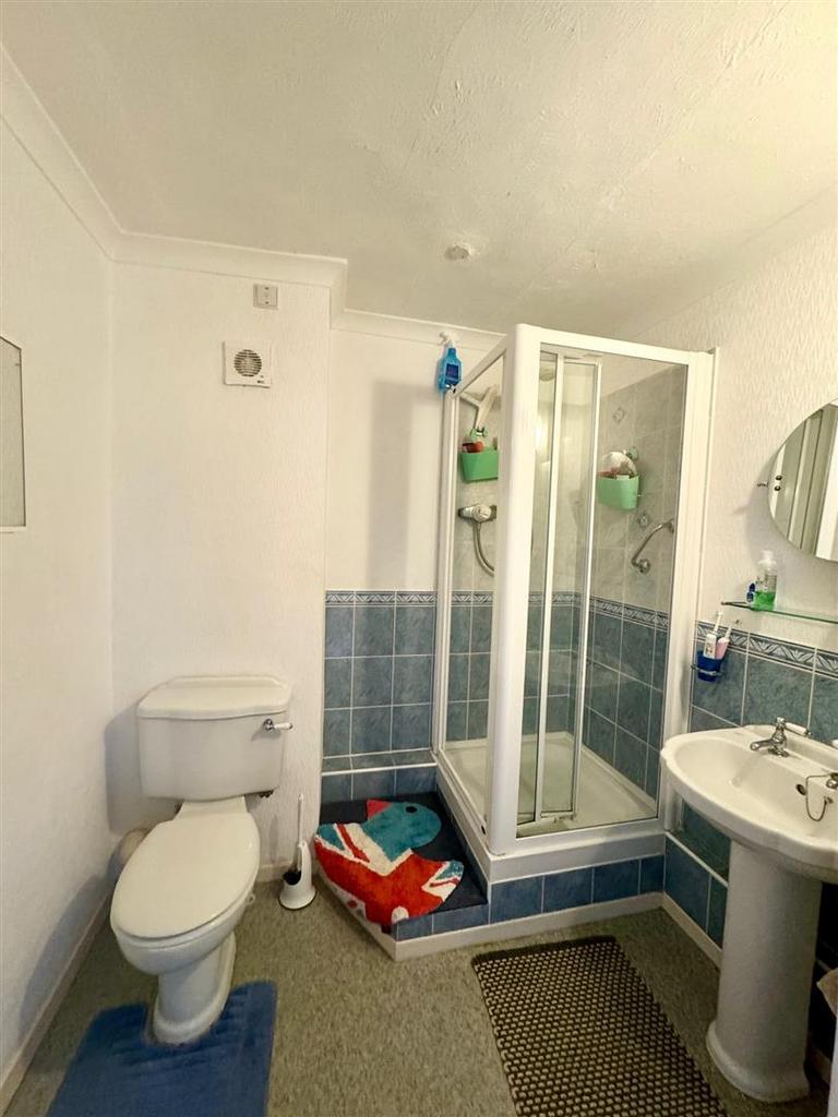 15 Chestnut bathroom.jpg