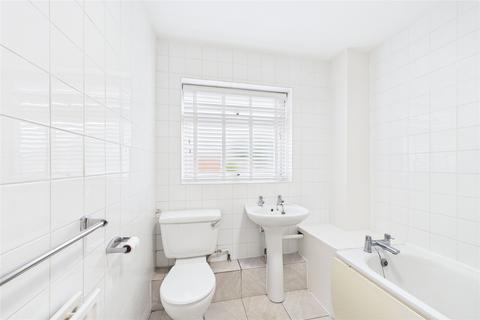 2 bedroom apartment to rent, In the Ray, Maidenhead, Berkshire, SL6