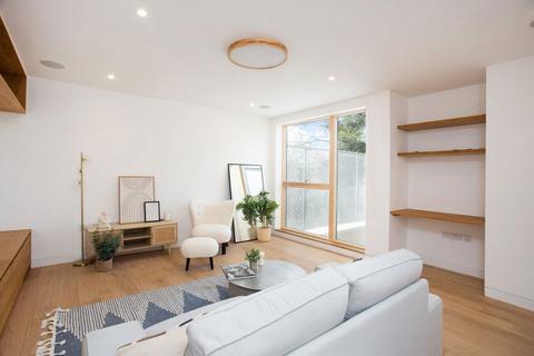 3 bedroom house to rent, Hillside Road, London SW2
