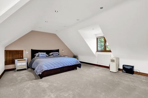 7 bedroom detached house to rent, Waterhouse Lane, Kingswood, Tadworth, Surrey, KT20
